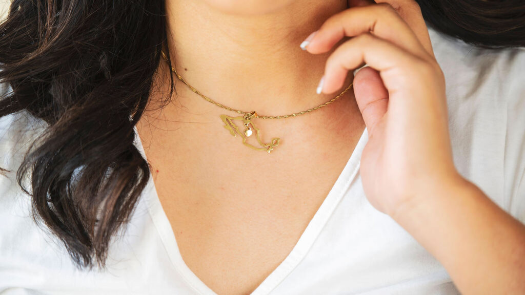 LACUNA necklace and pendant, accessories that reflects your identity