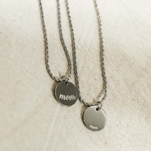 'Mom' round pendant silver necklace