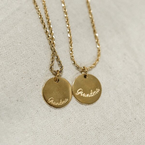 Grandma pendants and chain in gold color